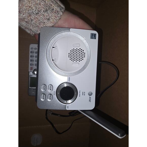 AT&T Cordless Phone System Digital Answering Machine - Picture 9 of 9